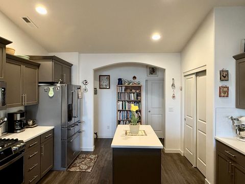 Tiny photo for 2900 NW 23rd Street, Redmond, OR 97756 (MLS # 220215764)