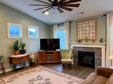 Tiny photo for 2900 NW 23rd Street, Redmond, OR 97756 (MLS # 220215764)