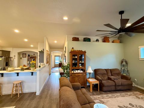 Tiny photo for 2900 NW 23rd Street, Redmond, OR 97756 (MLS # 220215764)