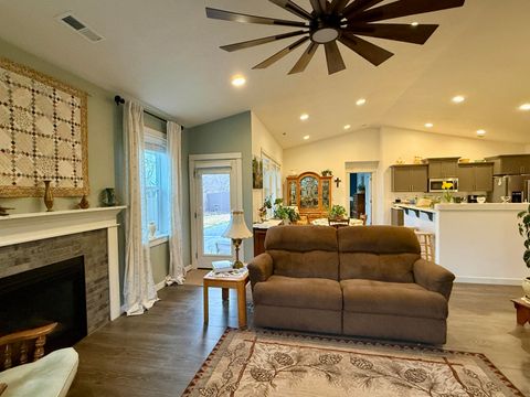 Tiny photo for 2900 NW 23rd Street, Redmond, OR 97756 (MLS # 220215764)