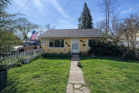 1039 SW I Street Grants Pass OR 97526