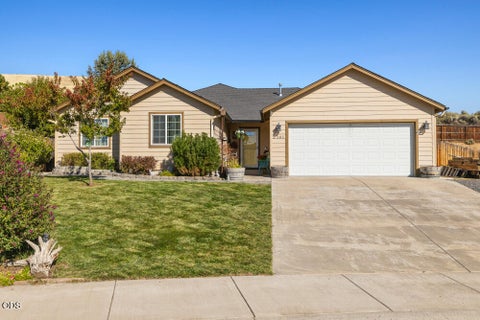 Photo of 2161 Jeffrey Lane, Klamath Falls, OR 97603 (MLS # 220228750)