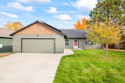 Photo of 1910 SW 36th Street, Redmond, OR 97756 (MLS # 220230633)
