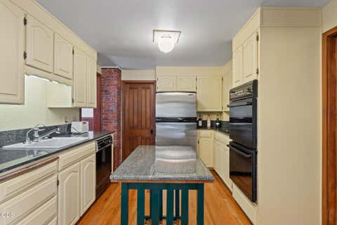 Tiny photo for 364 Vista Street, Ashland, OR 97520 (MLS # 220227353)