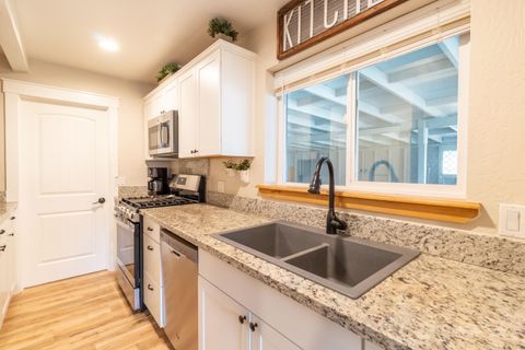 Tiny photo for 1202 NW B Street, Grants Pass, OR 97526 (MLS # 220215623)