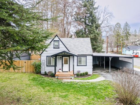 Tiny photo for 1202 NW B Street, Grants Pass, OR 97526 (MLS # 220215623)