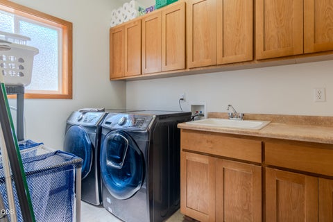 Tiny photo for 3733 Sherwood Park Drive, Medford, OR 97504 (MLS # 220223797)