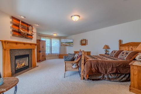 Tiny photo for 3733 Sherwood Park Drive, Medford, OR 97504 (MLS # 220223797)