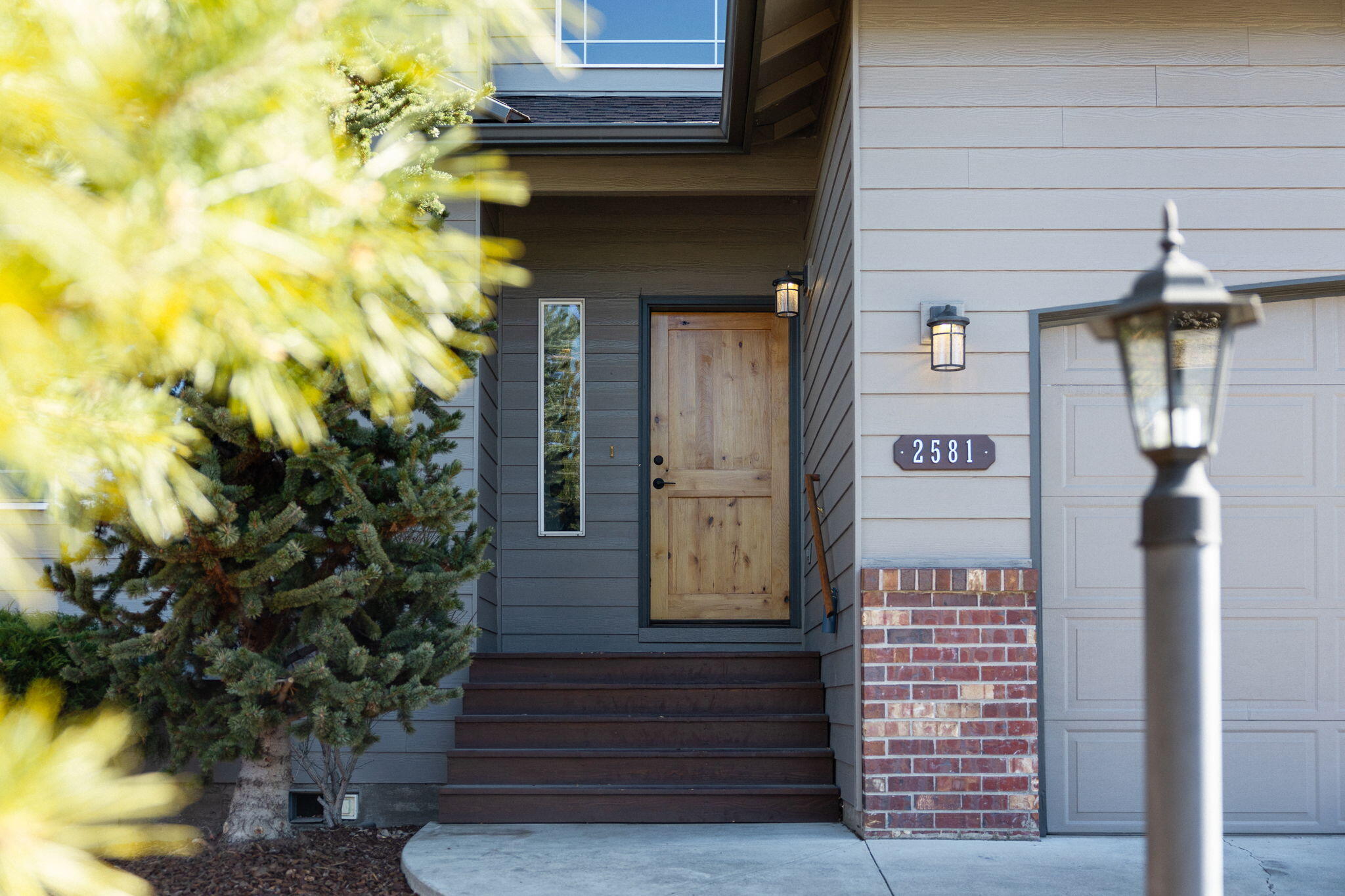 2581 NE Lynda Lane