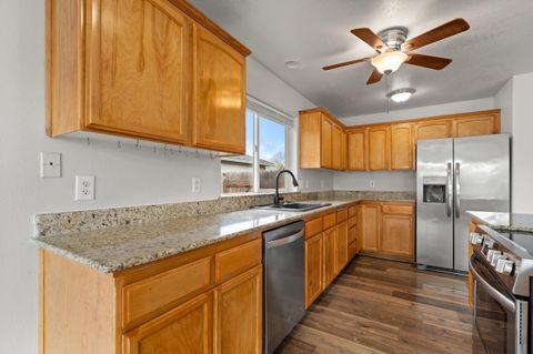 Tiny photo for 1642 Hollyhock Drive, Medford, OR 97504 (MLS # 220212977)