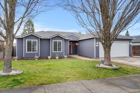 Photo of 1642 Hollyhock Drive, Medford, OR 97504 (MLS # 220212977)