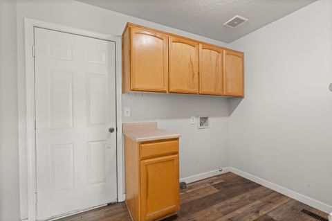 Tiny photo for 1642 Hollyhock Drive, Medford, OR 97504 (MLS # 220212977)