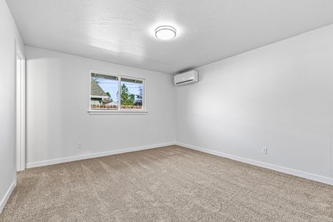 Tiny photo for 321 Jeanette Avenue, Medford, OR 97501 (MLS # 220212486)