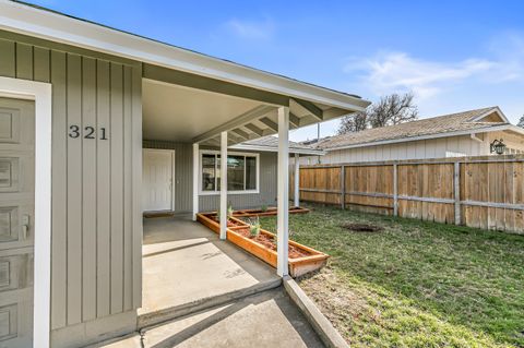 Tiny photo for 321 Jeanette Avenue, Medford, OR 97501 (MLS # 220212486)