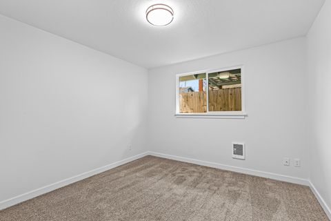 Tiny photo for 321 Jeanette Avenue, Medford, OR 97501 (MLS # 220212486)