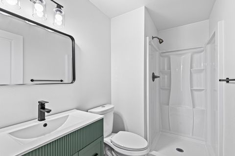 Tiny photo for 321 Jeanette Avenue, Medford, OR 97501 (MLS # 220212486)