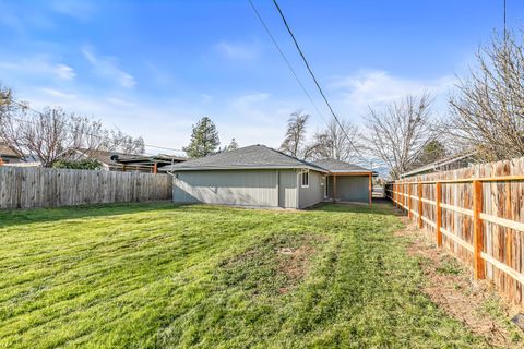 Tiny photo for 321 Jeanette Avenue, Medford, OR 97501 (MLS # 220212486)