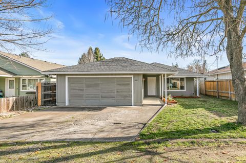 Tiny photo for 321 Jeanette Avenue, Medford, OR 97501 (MLS # 220212486)