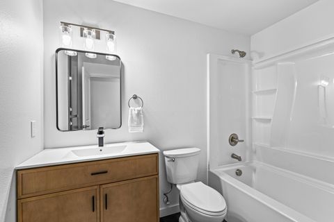 Tiny photo for 321 Jeanette Avenue, Medford, OR 97501 (MLS # 220212486)