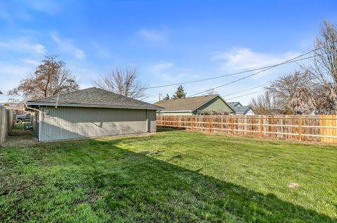 Tiny photo for 321 Jeanette Avenue, Medford, OR 97501 (MLS # 220212486)