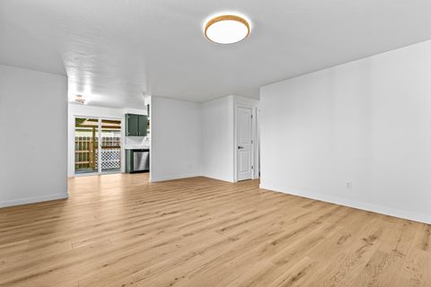 Tiny photo for 321 Jeanette Avenue, Medford, OR 97501 (MLS # 220212486)