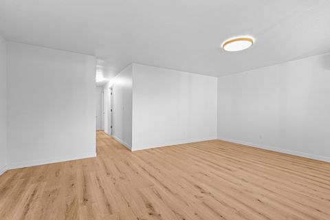 Tiny photo for 321 Jeanette Avenue, Medford, OR 97501 (MLS # 220212486)