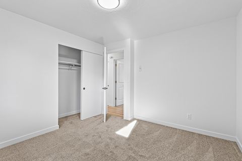 Tiny photo for 321 Jeanette Avenue, Medford, OR 97501 (MLS # 220212486)