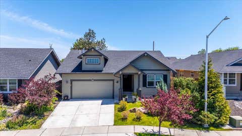 Tiny photo for 270 NW 33rd Street, Redmond, OR 97756 (MLS # 220222607)