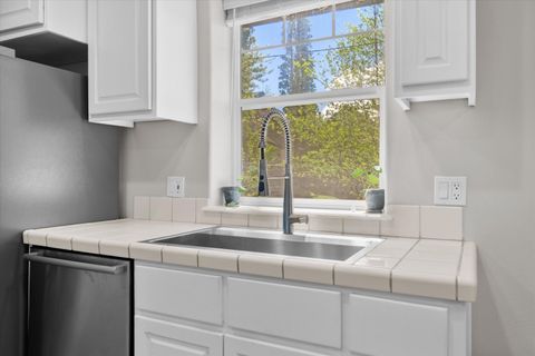 Tiny photo for 56 NW Shasta Place, Bend, OR 97703 (MLS # 220219880)