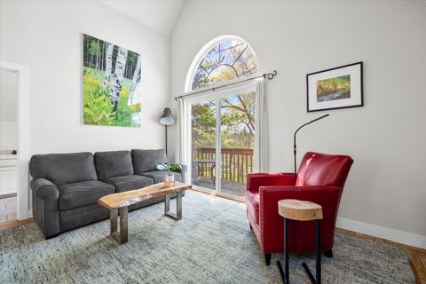 Tiny photo for 56 NW Shasta Place, Bend, OR 97703 (MLS # 220219880)