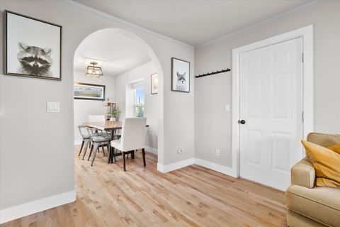 Tiny photo for 56 NW Shasta Place, Bend, OR 97703 (MLS # 220219880)