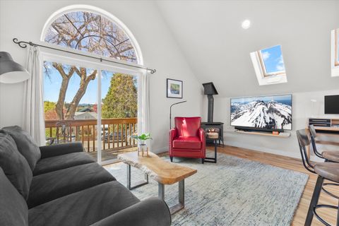 Tiny photo for 56 NW Shasta Place, Bend, OR 97703 (MLS # 220219880)