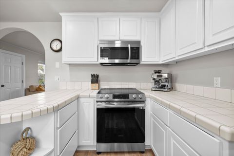 Tiny photo for 56 NW Shasta Place, Bend, OR 97703 (MLS # 220219880)