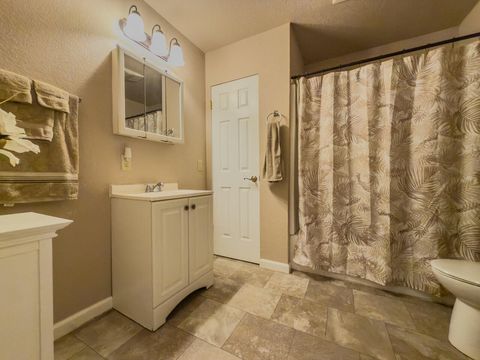 Tiny photo for 429 Miller Island Road, Klamath Falls, OR 97603 (MLS # 220215850)