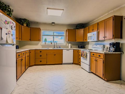 Tiny photo for 429 Miller Island Road, Klamath Falls, OR 97603 (MLS # 220215850)