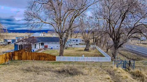 Tiny photo for 429 Miller Island Road, Klamath Falls, OR 97603 (MLS # 220215850)