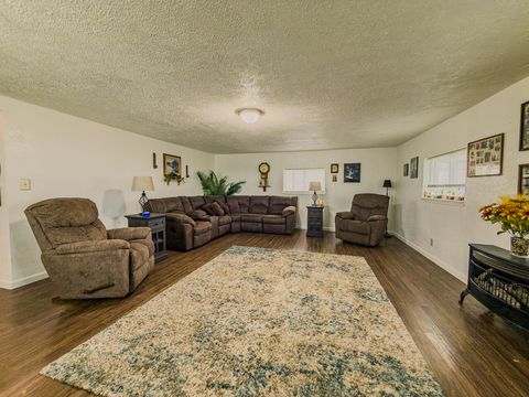 Tiny photo for 429 Miller Island Road, Klamath Falls, OR 97603 (MLS # 220215850)