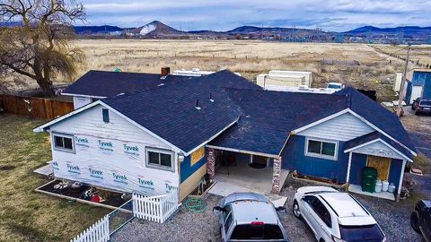 Photo of 429 Miller Island Road, Klamath Falls, OR 97603 (MLS # 220215850)