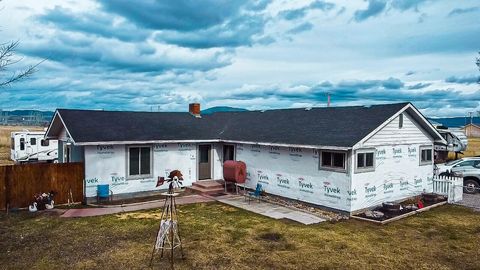 Tiny photo for 429 Miller Island Road, Klamath Falls, OR 97603 (MLS # 220215850)