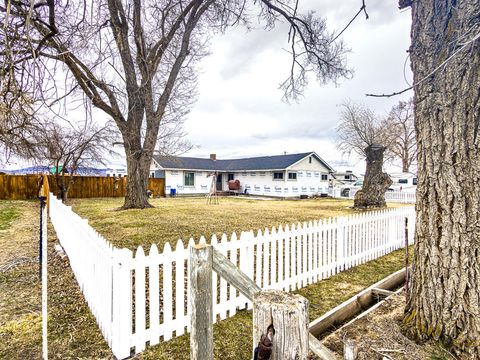 Tiny photo for 429 Miller Island Road, Klamath Falls, OR 97603 (MLS # 220215850)