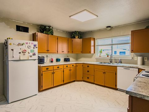 Tiny photo for 429 Miller Island Road, Klamath Falls, OR 97603 (MLS # 220215850)