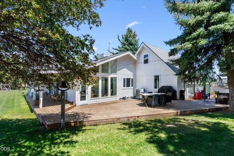 Tiny photo for 66300 White Rock Loop, Bend, OR 97703 (MLS # 220223305)
