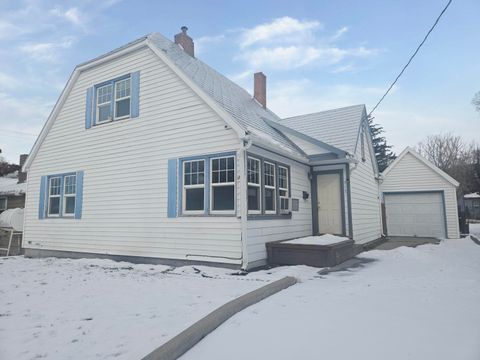 Photo of 413 S H Street, Lakeview, OR 97630 (MLS # 220216939)