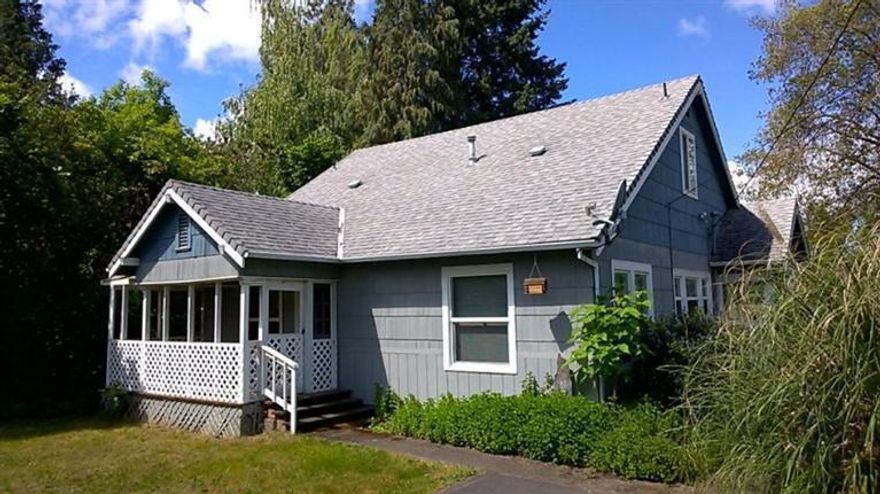 Quaint quiet Cottage at the end of the lane. Private fenced back yard with a pasture beyond. Roomy kitchen with lots of counter and cupboard space. Master bedroom and bath upstairs. Two bedrooms and bath downstairs. Covered front porch. Dbl paned vinyl windows Laundry/mud room in the back.