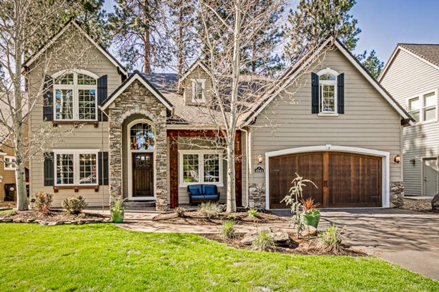 Serene creekfront house.  This beautifully updated home hosts the primary suite and office on the main level with 4 bedrooms (or 3 bedrooms with a bonus room) upstairs.    Southwestern light illuminates the floor to ceiling windows in the open kitchen and living room.   The home feels fresh and modern with a large quartz kitchen island,  limestone and marble fireplaces, new lighting, flooring and paint throughout.  With amenities like a sauna, hot tub, and an outdoor fireplace this home lives like a vacation.  The best of both worlds; a short stroll to all the amenities of downtown Sisters with the private natural oasis of the Whychus creek and natural greenbelt in your backyard.