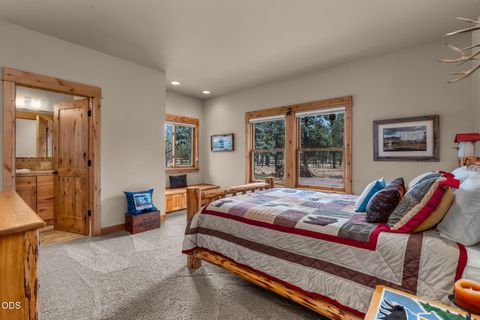 Tiny photo for 70160 Doggie Drive, Sisters, OR 97759 (MLS # 220222894)