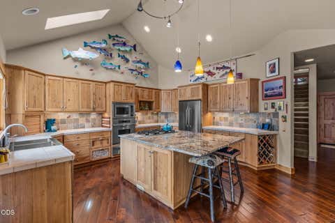 Tiny photo for 70160 Doggie Drive, Sisters, OR 97759 (MLS # 220222894)