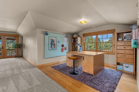 Tiny photo for 70160 Doggie Drive, Sisters, OR 97759 (MLS # 220222894)