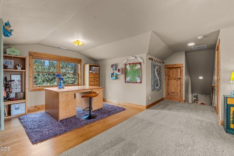 Tiny photo for 70160 Doggie Drive, Sisters, OR 97759 (MLS # 220222894)