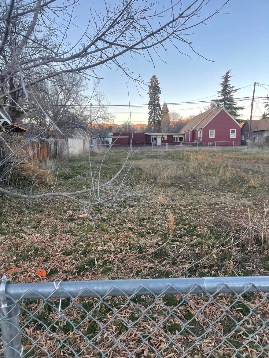 This 0.21-acre lot is ready for your next project! Build your dream home, develop a multi-plex, or place a manufactured home—the choice is yours. Utilities are available at the street, the property is fully fenced, and offers convenient access from the back alley. Don't miss out on this versatile investment opportunity!